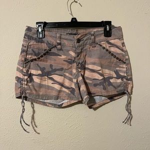 Vanilla Star Camo shorts
